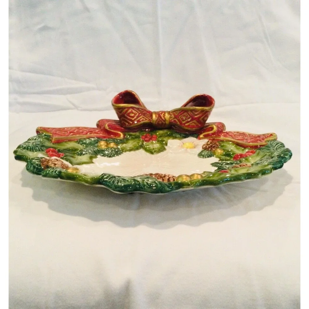 1995 Fitz & Floyd Christmas Wreath Holiday Plate with Pine Cones Flower 9”